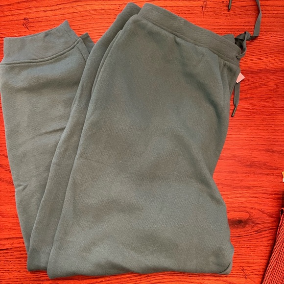 Victoria’s Secret, NWT Women’s Size XXL Joggers /Sweatpants - Picture 2 of 4